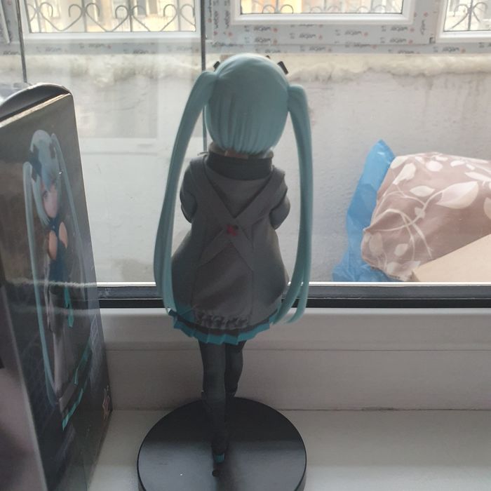 СРОЧНО Продаю фигурку