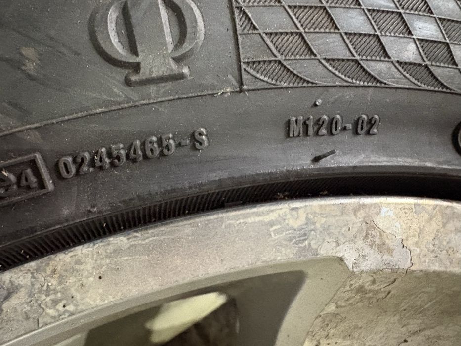 Accelera (особено в размер 245/45 R18 XL от мерцедес