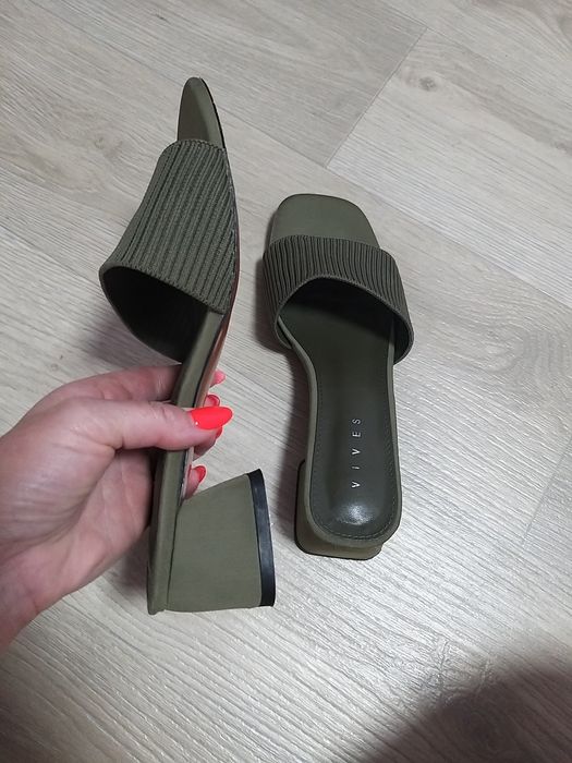 Продам босоножки