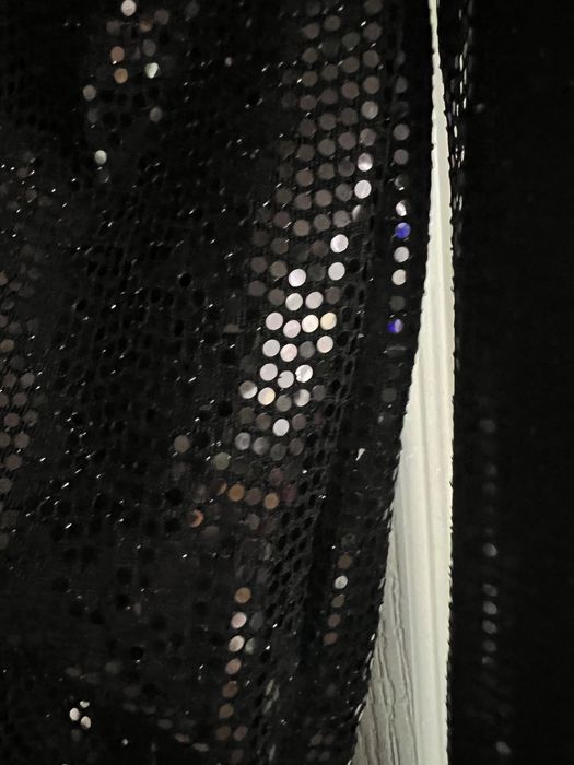 Дамска пола в черно с пайети.