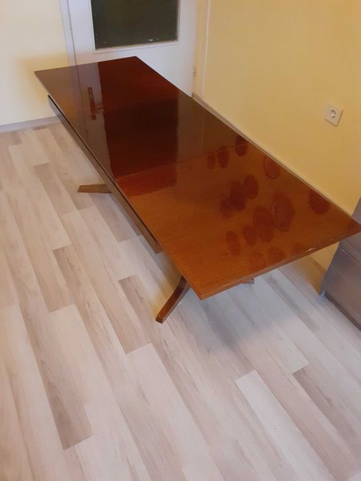 Комплект Маса и Четири столове. Цена – 80 е