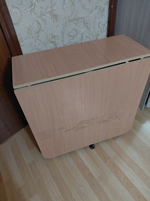Отдам стол бесплатно