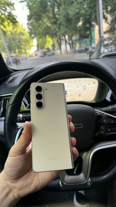 Продаётся Galaxy Z Fold 5 , 12/512. sim + esim идеальное состояние