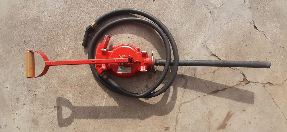 ,Помпи за горива и вода.