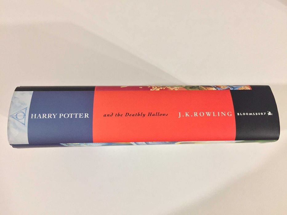 Harry Potter and the Deathly Hallows - J. K. Rowling