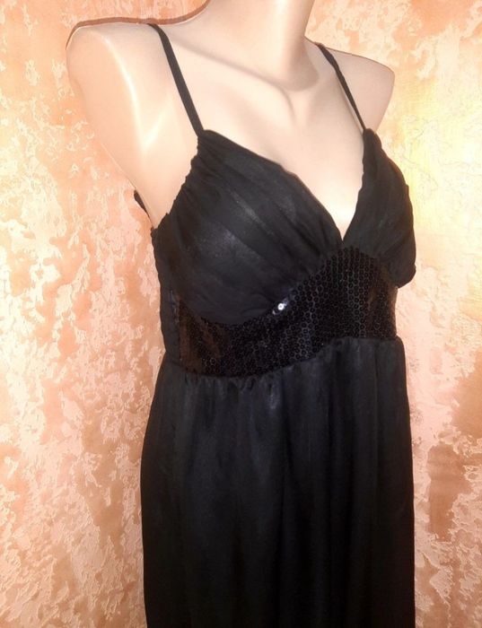 Платье с пайетками. Новое. 46р.