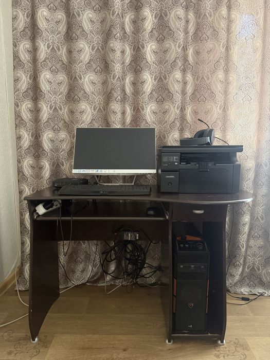Компьютерный стол