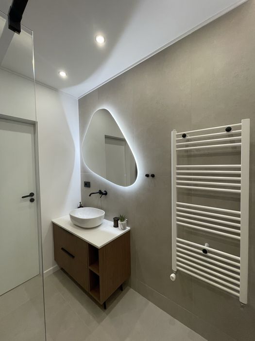 Proprietar. Vand apartament, finisat si mobilat, doua camere. Floresti