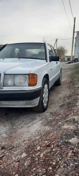 Мерседес 190-тый Объёмом-2.2