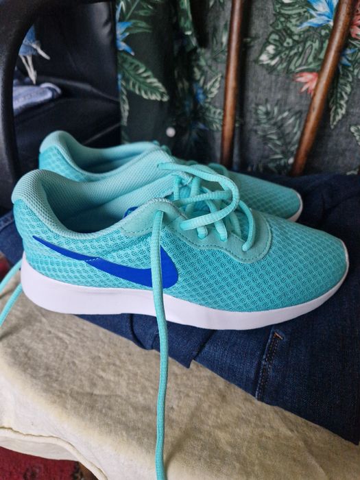 Adidasi dama nike mărimea  37.5