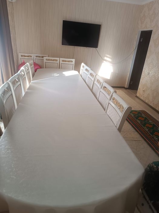 Стол со стульями