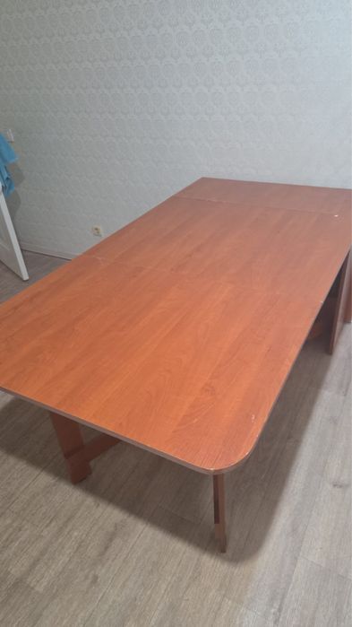 Продам стол книжку