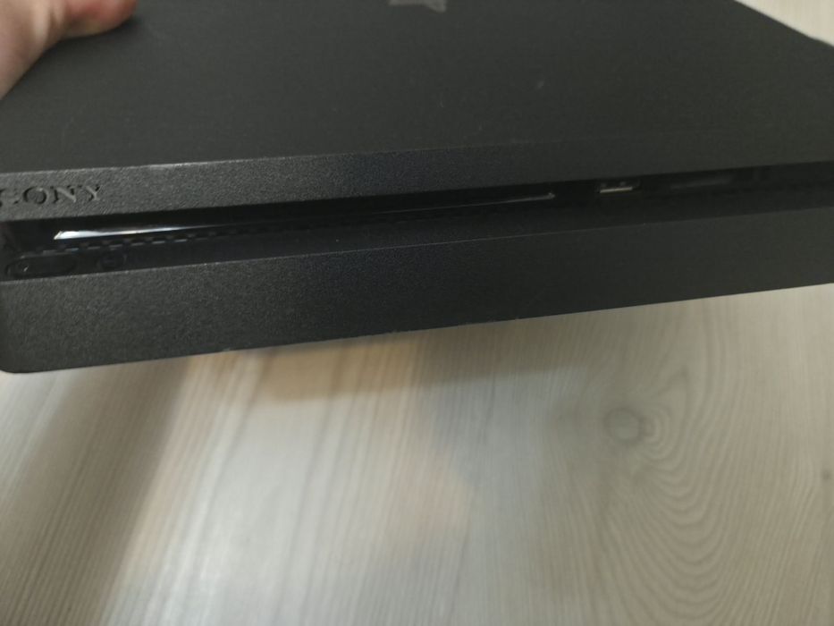 Ps 4 +2 kontrolera+hdmi+zaryadno za kontrolerite