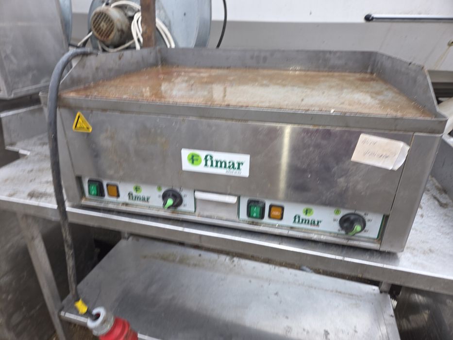 Grill electric sau gaz, de putere neted si striat