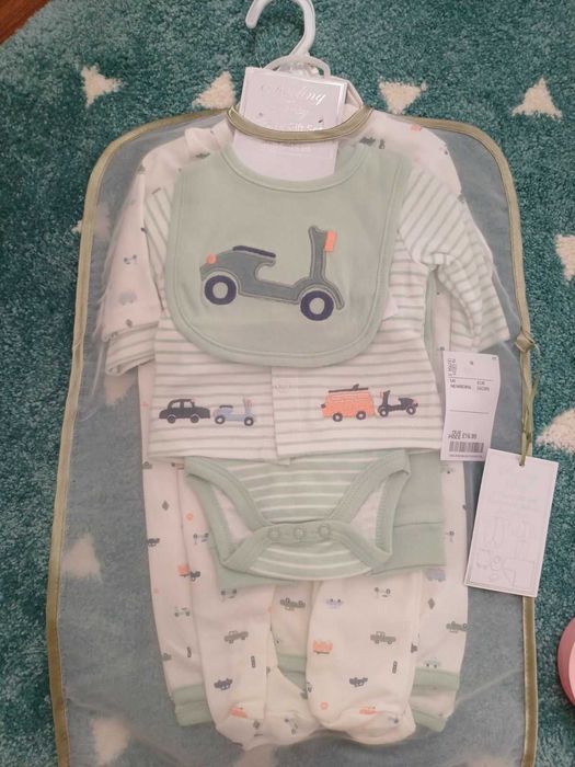 Комплект дрешки за новородено