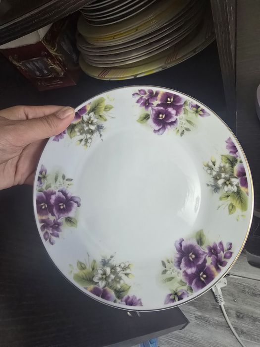 Продам тарелки и чашки