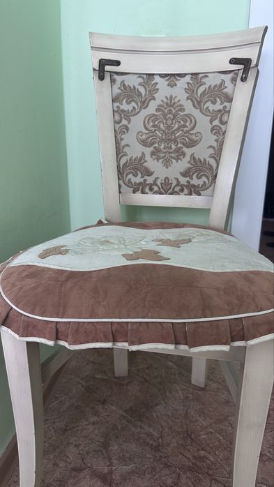 Продам стулья по 1000 тенге каждая