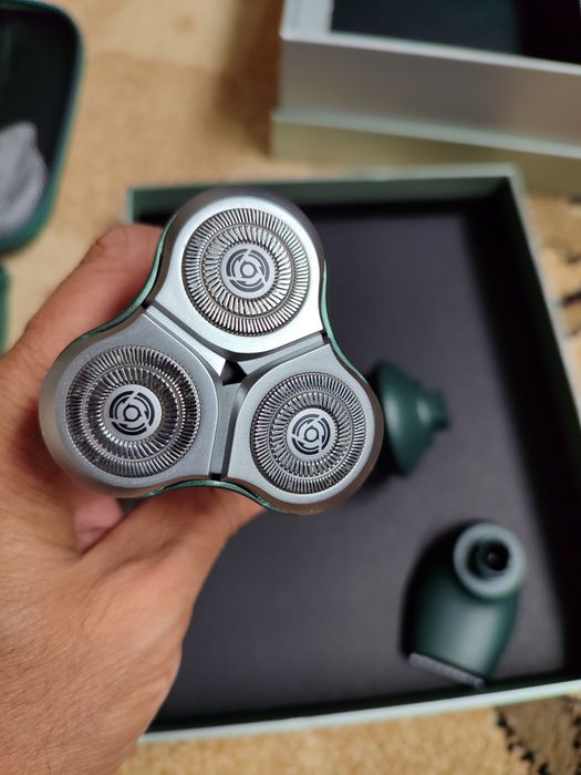 Продам электрическую бритву