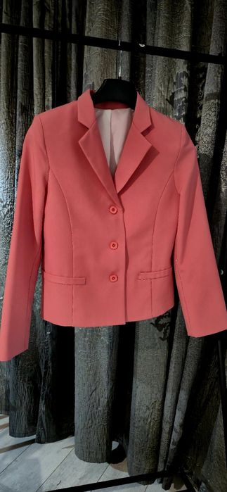 Дамски  костюм -корал