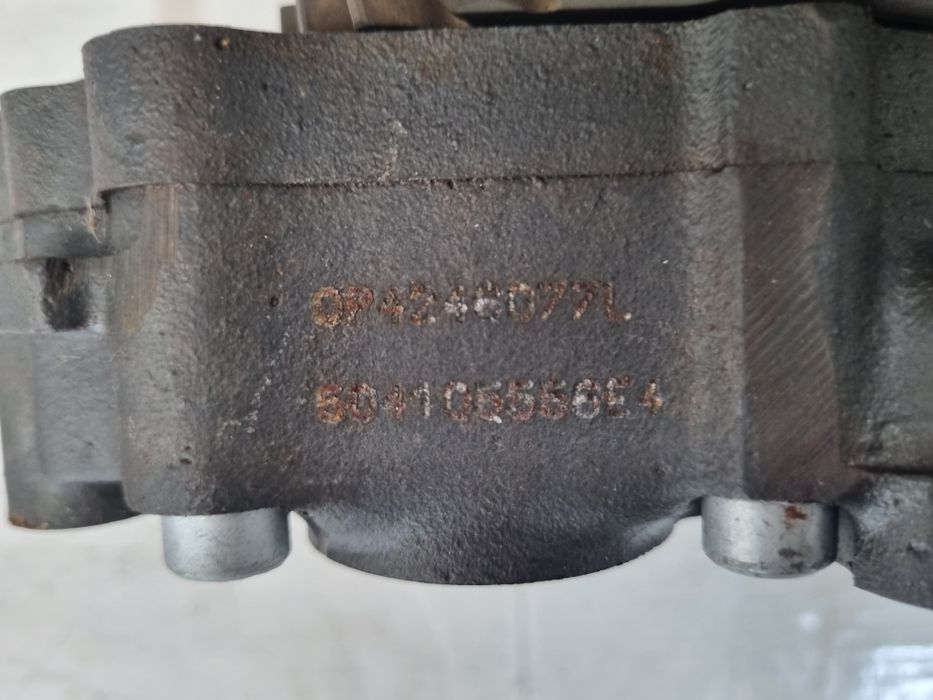 Pompa ulei iveco cod 504105556 motor cursor 13