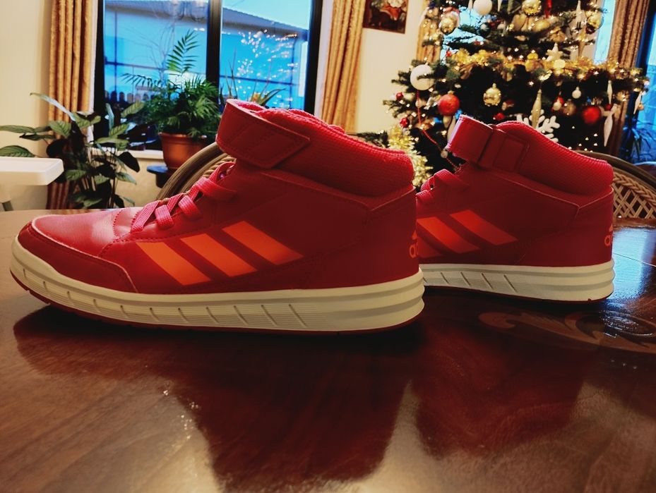 Vând adidași Adidas, mărime 38, purtați foarte puțin