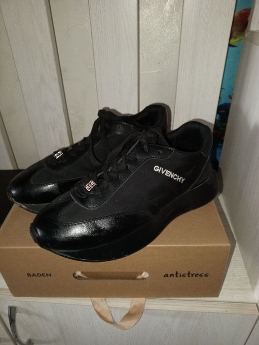 Кроссовки Givanci