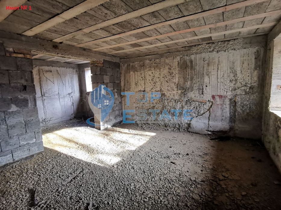 Пет къщи и два парцела в село Кавлак, област Велико Търново