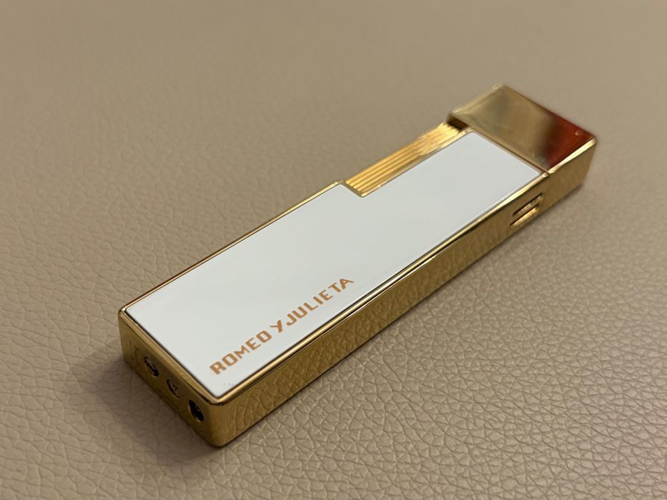 Запалка S.T.Dupont Twiggy Lacquered Lighter ROMEO y JULIETA WHITE