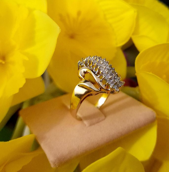 Inel din aur de 10K cu diamante naturale