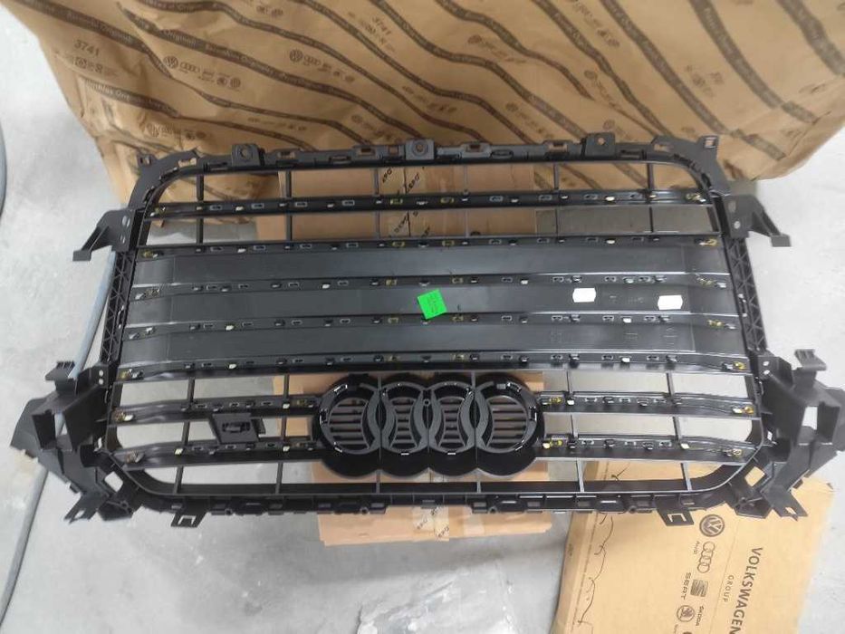 Grila centrala bara fata Audi A4