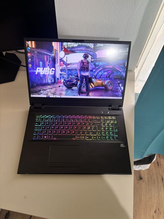 Laptop Gaming• i7-9th Gen• 32gb ram• RTX 2070 8gb•1 Tb ssd•17,3” 144Hz