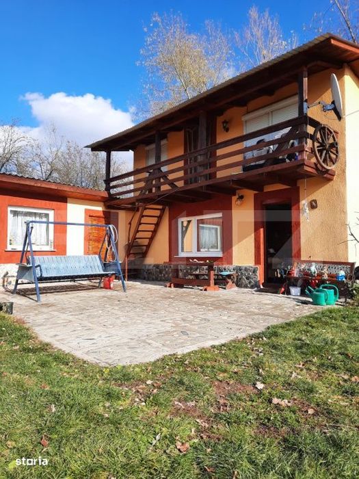 Casa de vanzare, 15 arii de teren, zona Dumitra