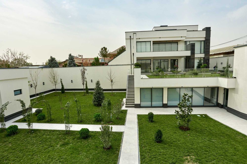 Продается шикарный дом - белая вилла в престижном районе