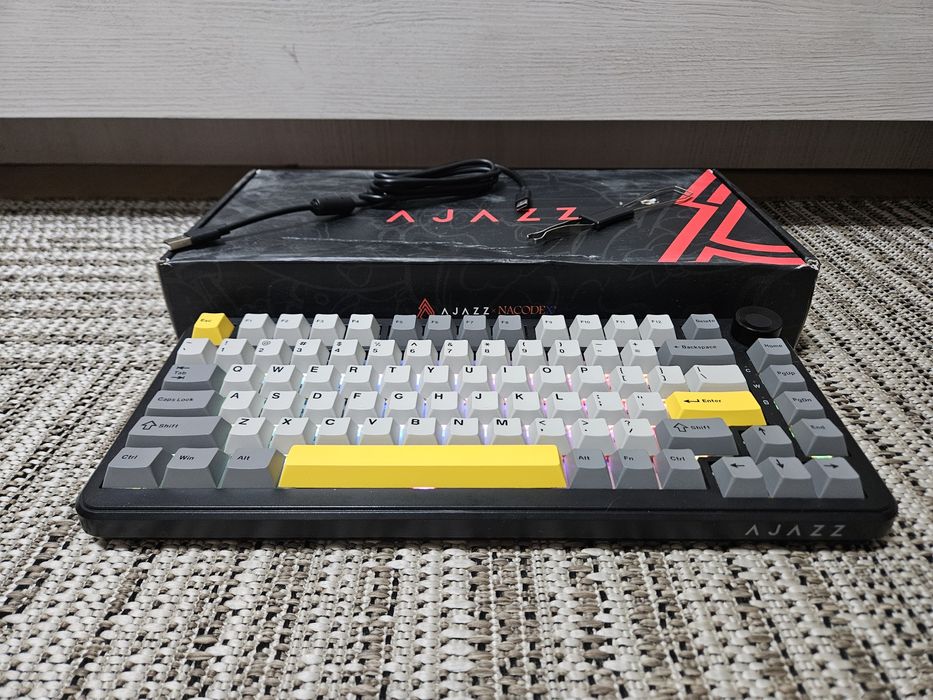 Продам механическую клавиатуру Ajazz ak820 max plus