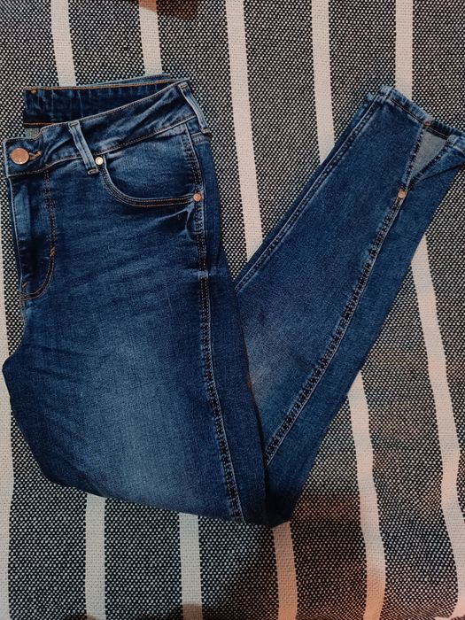 Джинсы Slim брендовые 36 р женские