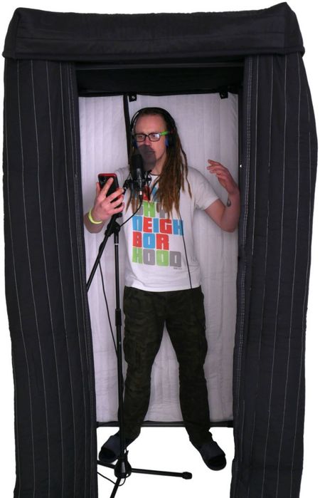 Cabină acustică vocală  – 100x100x200 cm, borcan antifonare, inregistrare voci si instrumente, studio inregistrari Bucuresti