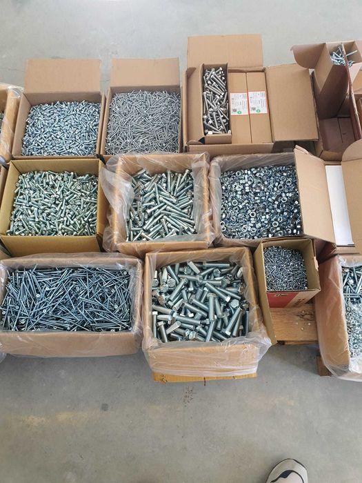 Lichidare de stoc în depozit: aproximativ 10 tone de suruburi