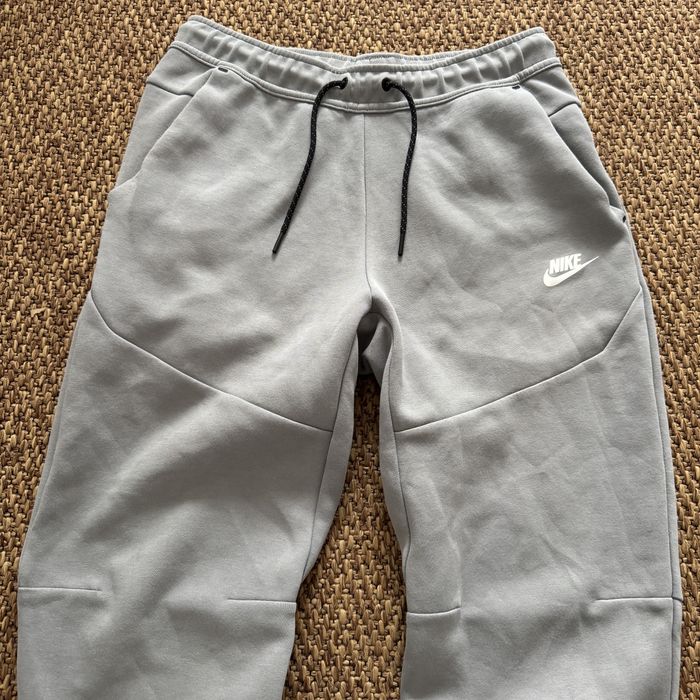 Pantaloni Nike tech fleece gri marimea S