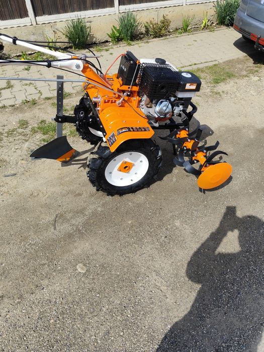 Vând motocultor Ruris de 18 cai