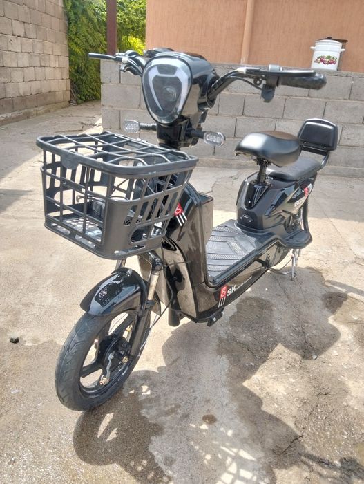 Продам скутер sk8