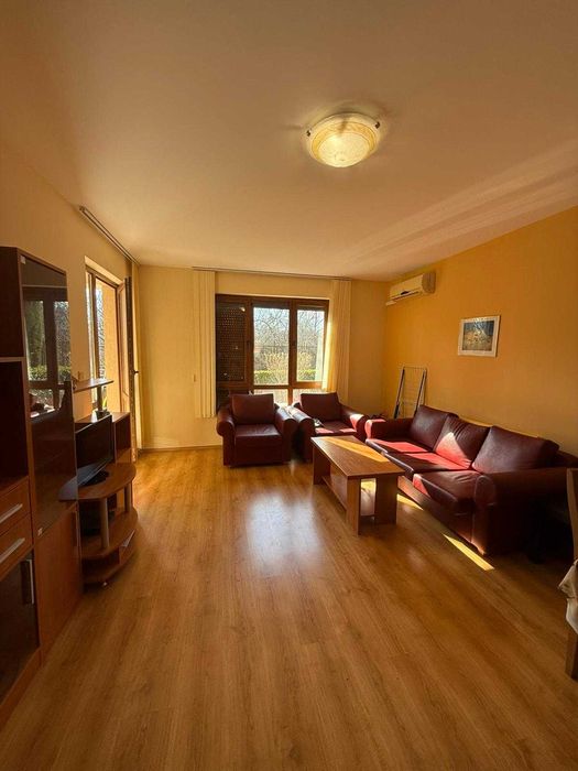 Тристаен апартамент в Обзор