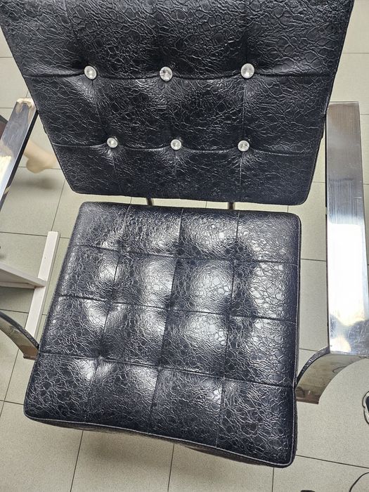 Черен Фризьорски стол