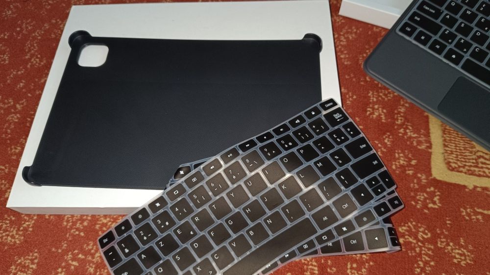 Husa cu tastatura pentru ALLDOCUBE și folie ecran