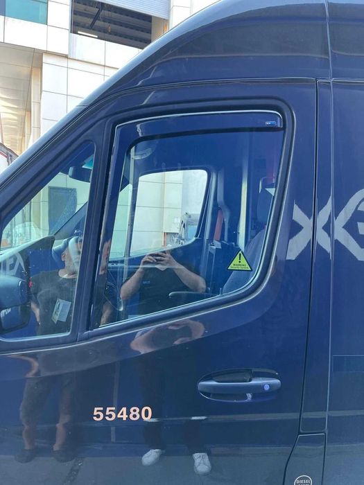 Ветробрани Mercedes Sprinter Iveco Daily предни вътрешен монтаж 2 бр.