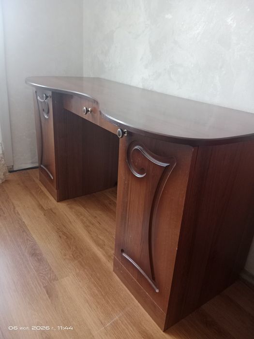 Продам зеркало с тумбой