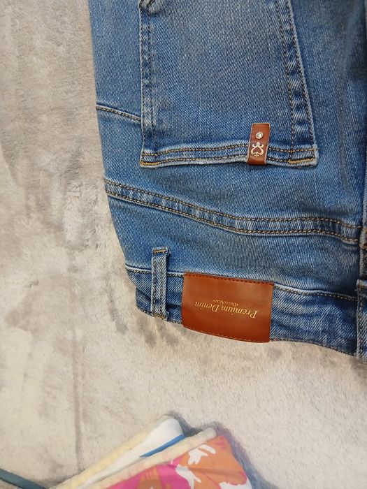 Дамски дънки ,размер М-L  -2 броя комплект