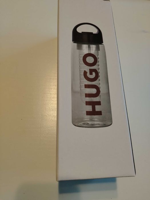 Продавам нова бутилка HUGO