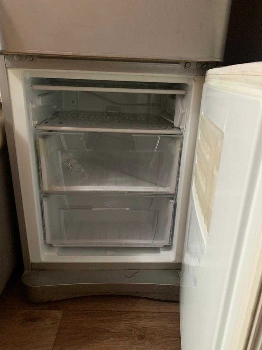 Холодильник двухкамерный Indesit