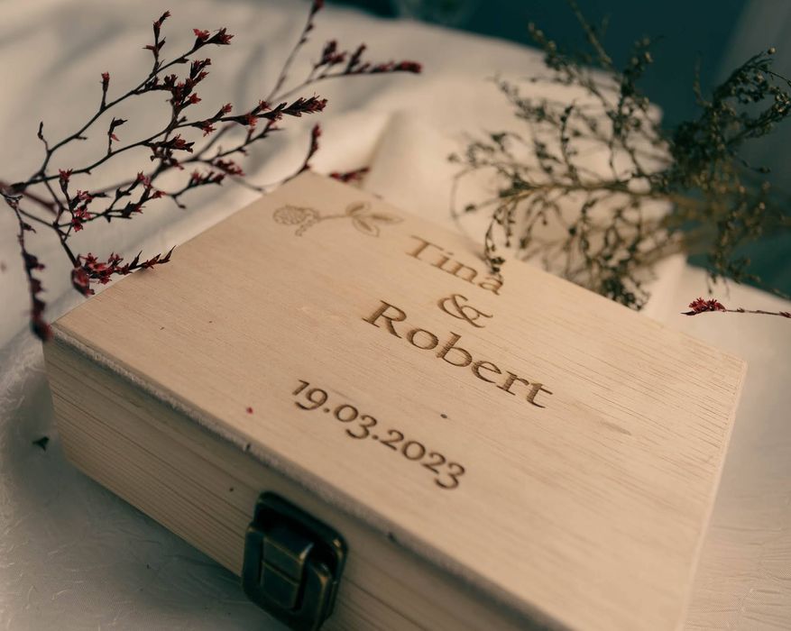 Cutie lemn gravata pentru depozitare poze nunta ,botez,18x15x6 cm