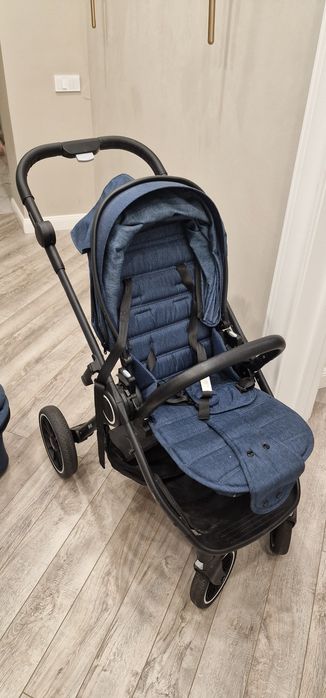 Коляска демисезонная